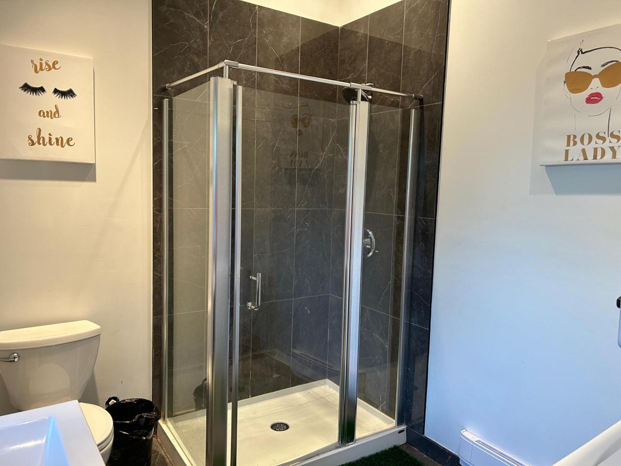 Seymour Private Bedroom, Ensuite Bathroom With Shared Pool, Hot Tub With Views North Vancouver Exterior foto